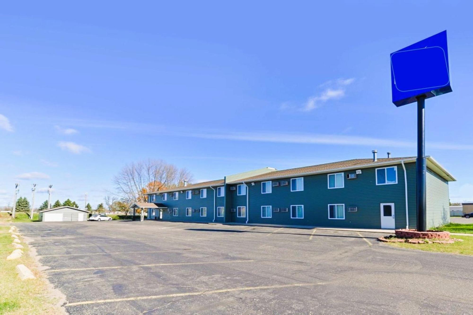 Love Hotels Staples By Oyo At Hwy 10 Mn Motley Exterior photo